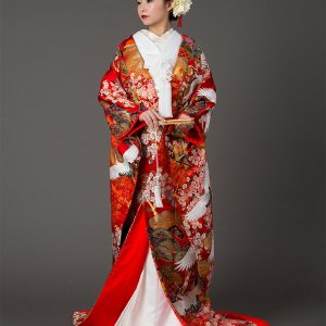 花嫁さん色打掛赤流水桜鶴御所車正絹、お色直し、イベントに、お稽古に 御所車と鶴｜白無垢・色打掛レンタルなら結婚式着物専門の【THE